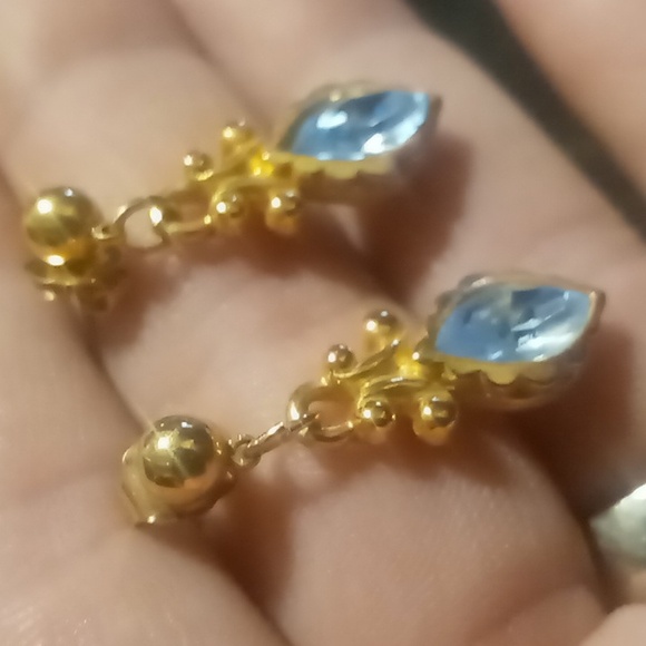 Avon Victorian Style Drop Earrings Gold With A Beautiful Blue Stone Earrings. - Picture 3 of 6